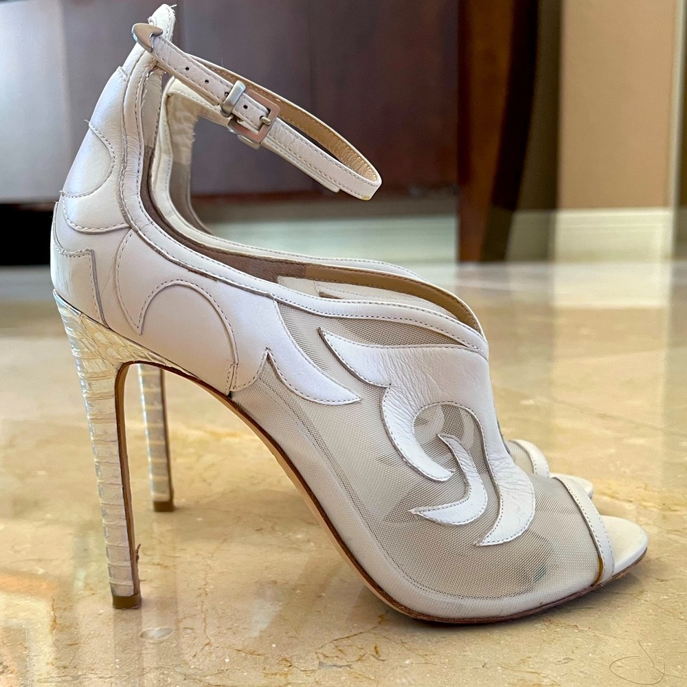 Brian Atwood Linscott Ivory Heels Size 9.5